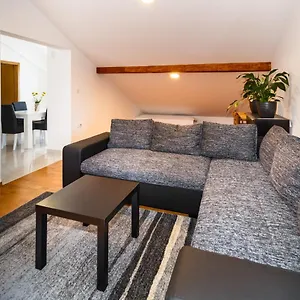 Zdravka Appartamento Krk Town