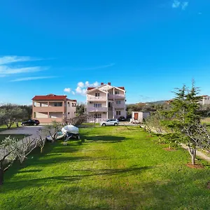 Beachfront Jermen Appartamento Sukošan