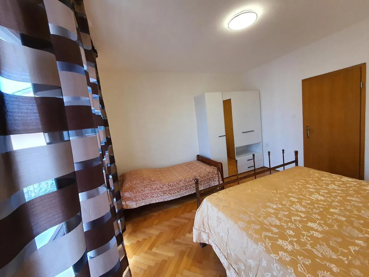 Apartments Luciana & Helena Pula Kroatien