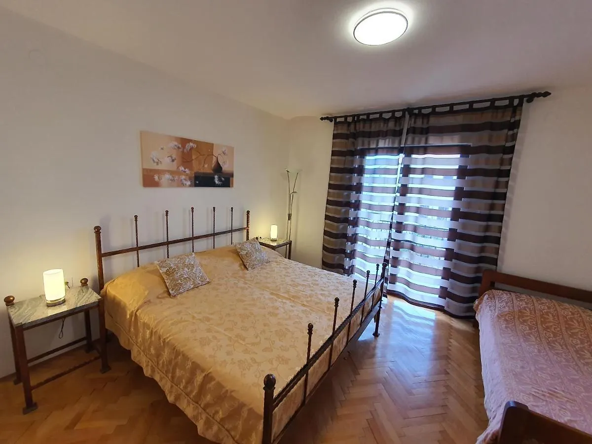 Apartments Luciana & Helena Pula 0*,  Kroatien